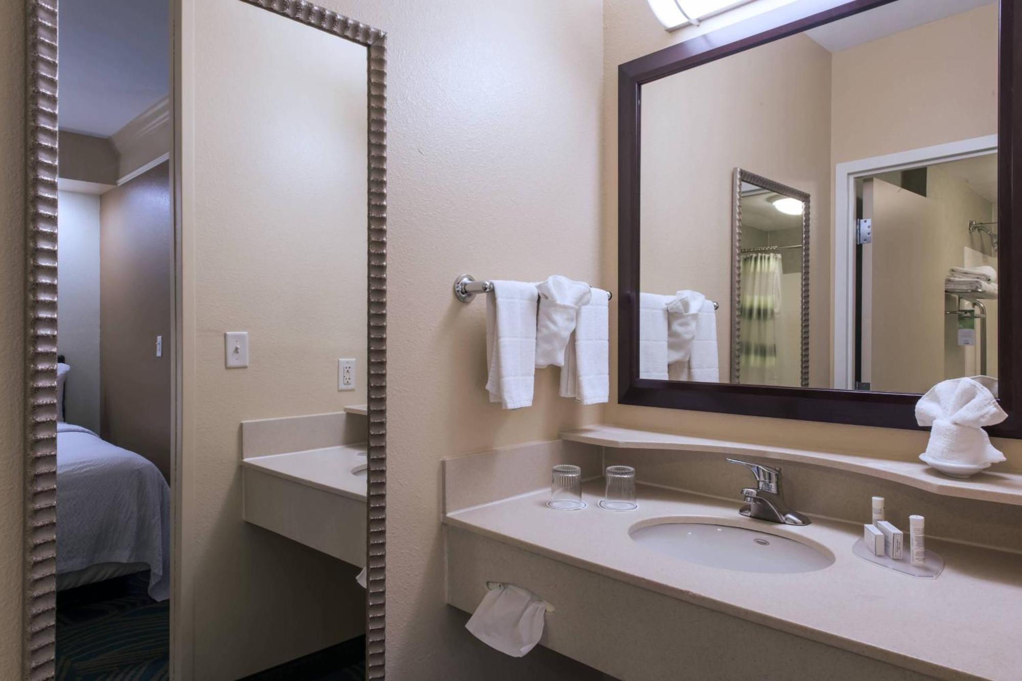 Springhill Suites Devens Common Center Buitenkant foto